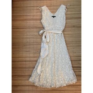 👗 Lace VNeck DRESS | Fitted Waist + Flowing skirt